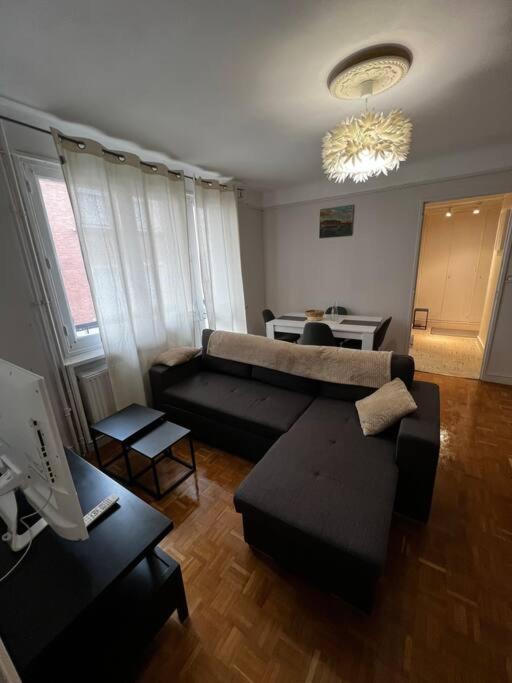 Appartement Avec Balcon En Centre Ville Bourges Bagian luar foto